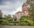 Archivbild: Norbert Eimer
Seit einem Jahr ist in Burg Wernberg eine Burn-Out-Klinik für Privatpatienten untergebracht – hier ein Foto aus dem Frühjahr 2019. Am fehlenden Wellnessbereich liegt es nicht, warum betuchte Patienten ausbleiben, glaubt Geschäftsführer Berthold Müller.