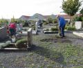 Bild: jzk
Viel Arbeit gab es für das Seeleitenteam und andere freiwillige Helfer auf dem Kemnather Friedhof.