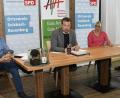 Bild: Petra Hartl
Über das arbeitsmarktpolitische Instrument „Kurzarbeit“ während der Corona-Pandemie diskutierten (von links) Erster Bürgermeister Michael Göth, SPD-Stadtratsfraktionssprecher Joachim Bender, SPD-Generalsekretär MdB Uli Grötsch, SPD-Ortsvereinsvorsitzende Bettina Moser und AfA-Unterbezirksvorsitzender Karl-Heinz König.