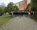 Bild: Leonhard Donhauser/exb
Gruppenfoto in Corona-Zeiten: Der Gesangverein Traßlberg und Umgebung mit (vorne von links) Geschäftsführer Christian Widmann (mit Maske), 2. Vorsitzendem Michael Graubmann und 1. Vorsitzendem Richard Neudecker nach dem Gottesdienst zum 95-jährigen Bestehen.