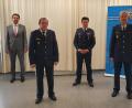 Bild: Polizeipräsidium Oberpfalz
Amtseinführung bei der Polizei in Sulzbach-Rosenberg (von links): Polizeihauptkommissar Peter Krämer, Erster Polizeihauptkommissar Michael Kernebeck, Polizeihauptkommissar Alexander Ehemann, Polizeivizepräsident Thomas Schöniger und Personalrat Franz Eichenseher.