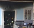Bild: jma
Unter Atemschutz drangen die Einsatzkräfte in den hinteren Teil des Hauses ein.