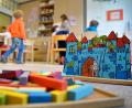 Bild: Monika Skolimowska/dpa
Der Betrieb ist in einigen Kindergärten des Landkreises Neustadt/WN durch die hohen Infektionszahlen eingeschränkt worden.