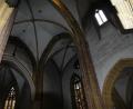 Bild: bph
Ostchor und Querschiff der Nabburger Pfarrkirche: . Die massive Verschmutzung der Innenraumoberflächen sowie fortschreitende Schäden an den hochwertigen Glasmalereien machen eine Innenrenovierung unumgänglich. Neben dem desolaten Gesamteindruck des Kirchenraumes erfordern jedoch einige lokale Schäden im begrenzten Umfang auch Maßnahmen an der Gebäudehülle und im Außenbereich.