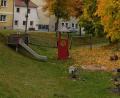 Bild: Stefanie Gradl
In der Sommerzeit von 8 bis 21 Uhr, in der Winterzeit von 8 bis 19 Uhr: Diese Öffnungszeiten gelten für alle Spielplätze im Vilsecker Stadtgebiet, so auch für den Spielplatz in der Grabenstraße.