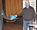 Bild: ubb
Thomas Döhler (rechts) schenkte Dr. Ludwig Spaenle ein Buch von Dr. Janda Busl, die über Juden im Landkreis vier Bücher herausgegeben hat.
