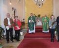 Bild: fz
Thomas und Annemarie Kießling sowie Margareta und Gerhard Bausch (von links) feierten 40-jähriges Ehejubiläum im Gottesdienst mit Pfarrer Thomas Stohldreier und Pfarrer Andreas Hanauer (hinten, von links)