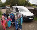 Bild: hl
30 Euro waren Ely Eibisch die Kastanien wert, die die Waldecker Vorschulkinder gesammelt hatten.