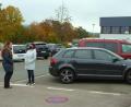 Bild: Portner
Mütter warten auf dem Parkplatz der Dr.-Eisenbarth-Schule in Oberviechtach auf ihre Kinder. Auch hier gilt Maskenpflicht.