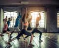 Bild: adobe.stock
In der Gruppe macht ein anstrengendes Workout gleich mehr Spaß.
