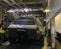 Bild: Bundeswehr Weiden
Eng eingeparkt zwischen zivilen Lkws steht ein Transportpanzer Fuchs in der Fähre.