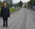 Bild: jr
Bürgermeister Klaus Meyer freut sich, dass die Bauarbeiten an der Ortsdurchfahrt von Poxdorf kurz vor der Vollendung stehen.