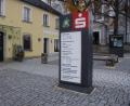 Bild: wro
Die Info-Stele vor dem Markthaus in Fuchsmühl wird nicht ergänzt. Der Antrag auf ein zusätzliches Schild wurde vom Gemeinderat mit deutlicher Mehrheit abgelehnt.