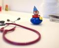Bild: Britta Pedersen/dpa
Seit 1. Oktober gibt es keinen Notdienst mehr in den Kinderarztpraxen im Landkreis Schwandorf: Oberpfalzweit sind jetzt die zwei neuen KVB-Bereitschaftspraxen in Amberg und Regensburg zuständig, wenn Kinder am Wochenende oder am Mittwoch- und Freitagnachmittag ärztliche Hilfe benötigen.