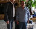 Bild: gef
Bürgermeister Alwin Märkl (links) gratuliert dem Jubilar Gerhard Niebler aus Aschach zum 85. Geburtstag.