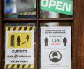 Bild: Kira Hofmann
Bund und Länder wollen die drastisch steigenden Corona-Infektionszahlen mit massiven Kontaktbeschränkungen über den November hinweg in den Griff bekommen.