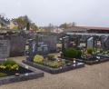 Bild: ü
Die Gräber auf dem Kirchenthumbacher Friedhof sind wie alle Jahre mit viele Liebe geschmückt worden. Doch der Gräbergang mit Segnung im Beisein zahlreiche Friedhofsbesucher fällt heuer aus.