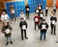 Bild: Andreas Fröhlich/exb
Diese Schüler gewannen mit einem Kalender, den es am Gymnasium im Sekretariat zu bestellen gibt, einen Wettbewerbspreis der Bayerischen Staatsregierung.