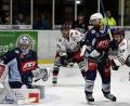 Archivbild: gb
Am ersten Spieltag der Oberliga Süd steht das Match zwischen den Blue Devils Weiden und den Starbulls Rosenheim (Szene aus der vergangenen Saison) auf dem Spielplan. Doch plötzlich gibt es ein Fragezeichen hinter dem geplanten Saisonstart am 6. November. Es ist nicht klar, ob die Oberliga als „Profisport“ eingestuft wird.