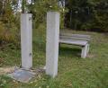 Bild: jr
Drei Glastafeln an verschiedenen Stationen hatten Unbekannte zwischen Anfang und Mitte Oktober am Waldbesinnungsweg in Konnersreuth zerstört. Inzwischen hat die Marktgemeinde eine Belohnung für entscheidende Hinweise ausgesetzt.
