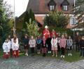 Bild: Pfarrei St. Nikolaus Ammerthal/exb
Die erste Gruppe der Firmlinge mit Weihbischof Josef Graf und Pfarrer Klaus Haußmann.