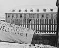Bild: National Archives Washington D.C.
Das wichtigste, was die US-Armee für die Oberpfalz getan hat: Sie beendete den Nazi-Terror in der Region. Am 23. April befreiten die 90. und die 97. US-Infanterie-Division das Konzentrationslager Flossenbürg. Das Bild stammt vom 30. April und zeigt einen Gruß der Häftlinge an ihre Befreier. Insgesamt ließen 174 000 US-Soldaten ihr Leben, um den Terror zu beenden, der von deutschem Boden ausging.
