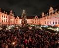 Archivbild: Armin Weigel/dpa
Der Weihnachtsmarkt im Innenhof des Fürstenschlosses St. Emmeram.