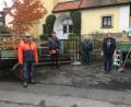 Bild: rdh
Der OWV Thanhausen pflegt seit vielen Jahren das Ehrenmal in der Ortschaft Thanhausen – auch in Corona-Zeiten. Im Bild: (von links) Alois Sladky, Josef Hecht, Hubert Schwamberger und OWV-Vorsitzender Bernd Schwamberger.