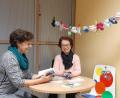 Archivbild: Landratsamt Tirschenreuth, KoKi/exb
Pia Kürschner und Marianne Fütterer (von links) gehen die Babysocken aus. Sie brauchen dringend Nachschub. .