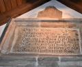 Bild: rgr
Der älteste Kultgegenstand Grafenwöhrs ist das Christushaupt über der Bauinschrift der Friedhofskirche.
