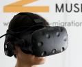 Bild: Oliver Berg/dpa
Mit so genannten Virtual-Reality-Brillen (Symbolbild) können Besucher des Stadtmuseums Amberg künftig in die Bauhaus-Welt eintauchen.