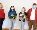 Bild: no
Blumen zum Dienstantritt in neuen Aufgaben (von links): Bürgermeisterin Brigitte Bachmann, stellvertretende VG-Leiterin Melanie Haller, VG-Leiterin Isabel Köstler und Bürgermeister Dieter Dehling.