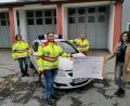 Bild: gz
Die Geschäftsführerin Diana Janda (rechts) vom ambulanten Pflegedienst "Dahoam" in Schönsee spendet der HvO-Eslarn 2000 Euro.