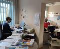 Bild: Iwona Schultes/exb
Die VHS-Verwaltung bei der Arbeit. Von links sind das: Bettina Lux, Gabi Schertler und Silvia Scharnagl.