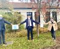Bild: Landratsamt Wunsiedel/exb
Von links nach rechts: Bildungsbeauftragter Horst Geißel, Landrat Peter Berek, sowie Julia Wenisch aus dem Bildungsbüro des Landkreises.