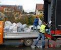 Bild: agr
Unter den vorgegebenen Hygienebestimmung machten sich die Helfer an das Beladen des Anhängers.