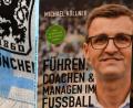 Bild: gb
"Löwen"-Trainer Michael Köllner hat sein drittes Buch auf den Markt gebracht.