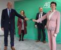 Bild: AOK, Schmidt/exb
Der neue AOK-Direktor Volker Schödel (links) mit seiner Vorgängerin Christa Siegler (rechts), Beiratsvorsitzender Katja Ertl, und dem alternierenden Vorsitzenden des Beirats, Thomas Eichenseher.
