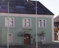Bild: exb
Das Schönseer Rathaus, Sitz der Verwaltungsgemeinschaft Schönsee, hat künftig an einem Donnerstag im Monat bis 19 Uhr geöffnet. Dieser Beschluss wurde auf der VG-Sitzung mit einer Gegenstimme gefasst.