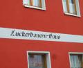 Bild: Portner
Hausnamen sind mit dem jeweiligen Anwesen untrennbar verbunden. Bis 20. November kann bei der Stadt ein kostenloses Hausnamen-Schild (35 mal 25 Zentimeter) bestellt werden.
