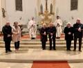 Bild: bk
Drei Paare feiern in Weiherhammer gemeinsam einen Gottesdienst und danken Gott für viele gemeinsame Ehejahre.