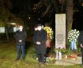 Bild: man
Oberbürgermeister Jens Meyer, Leonid Shaulov, Vorstand der jüdischen Gemeinde, und Pfarrer Alfons Forster (von links) gedenken in der Konrad-Adenauer-Anlage der Weidener Juden, die dem Nazi-Terror zum Opfer gefallen sind.