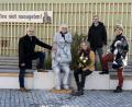Bild: Tazeze Fetene/exb
Bürgermeister Stefan Göcking, Muck Schemm, Künstlerin Annette Hähnlein, Dritter Bürgermeister Michael Fuchs und Zweite Bürgermeisterin Marion Stowasser-Fürbringer (von links) waren bei der Übergabe der Skulptur dabei.