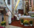 Bild: exb
Zu einem Gottesdienst zu Ehren des Heiligen Leonhard kamen die Gläubigen am Samstag in der Kirche in Beidl zusammen. Als Prediger war Diakon Theo Margeth (links) dabei. Mit im Bild Pfarrer Thomas Thiermann und Diakon Egon Giehl (rechts).