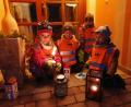 Bild: mnt
Viele Häuser hatten ihre Laternen vor ihren Haustüren platziert, um das Martinsfeuer von den Kindern entfachen zu lassen.