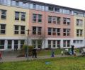 Bild: rn
Die "Schneckengruppe" der Kinderkrippe bringt mit Liedern und Winken "Martinsfreude" ans BRK-Seniorenheim.