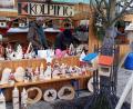Bild: Kolping Schwarzenfeld/exb
So adrett sah der Kolping-Stand auf dem Weihnachtsmarkt in den vergangenen Jahren aus, jetzt müssen sich die Fans von Weihnachtsdeko am Online-Katalog orientieren.