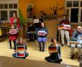 Bild: Kindergarten St. Josef Weiden/exb
Sie kommen von weit her und sind nun im Kindergarten St. Josef vereint: Die Mitglieder des neuen Elternbeirats bei ihrem Treffen vor dem November-Lockdown.