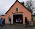 Bild: bnr
Die Feuerwehr Pamsendorf trägt sich mit dem Gedanken, ein neues Gerätehaus zu bauen. Vor Ort machte sich der Bauausschuss ein Blick vom momentanen Zustand.