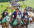 Archivbild: Armin Weigel/dpa
Kötztinger Pfingstritt: Die Prozession mit rund 900 Reitern zählt zu den ältesten bayerischen Brauchtumsveranstaltungen. Bei dem Bittgang reiten traditionell nur Männer von Bad Kötzting zur rund sieben Kilometer entfernten Nikolauskirche in Steinbühl.